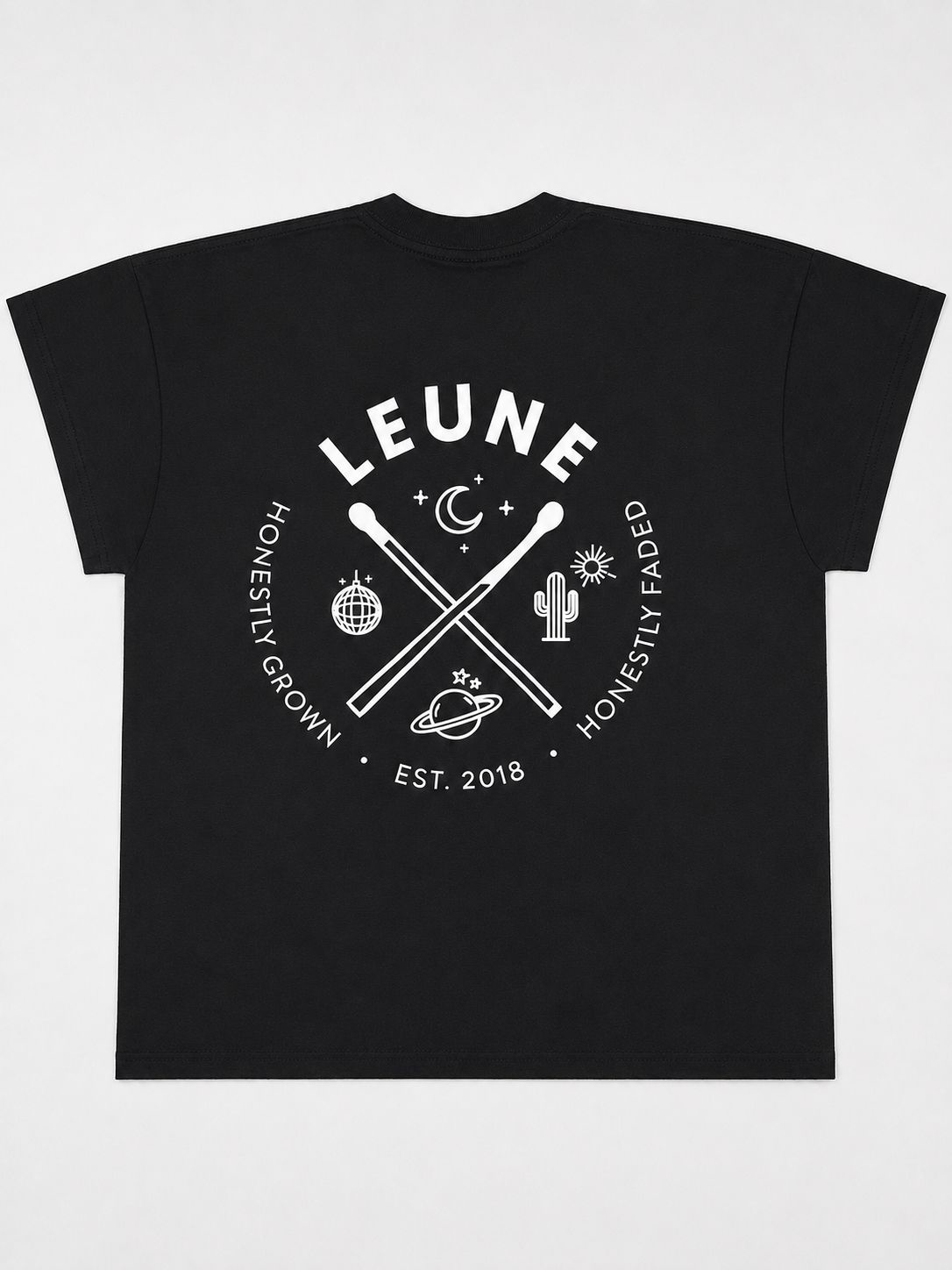 Black LEUNE T, back crest